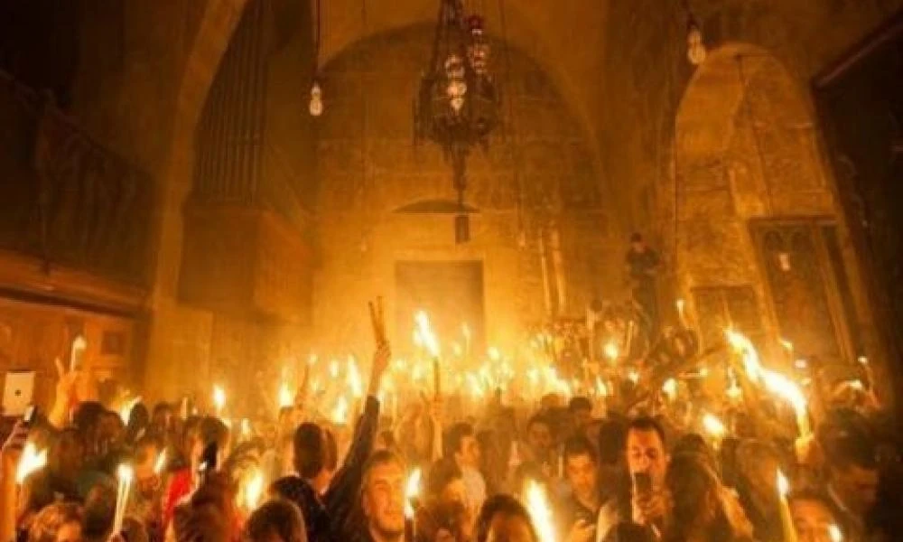 Ανάσταση χωρίς αυστηρά μέτρα μετά από 2 χρόνια πανδημίας- Κατέκλυσαν τις εκκλησίες οι πιστοί